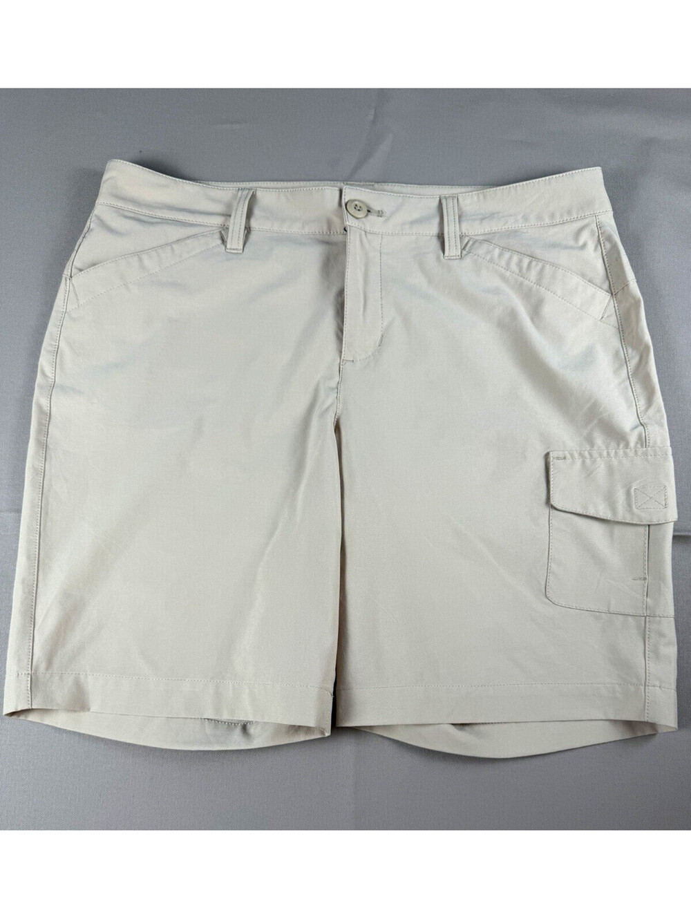 Eddie Bauer Women's Beige Solid Cargo Shorts Cargo Pockets Size 10 Regular